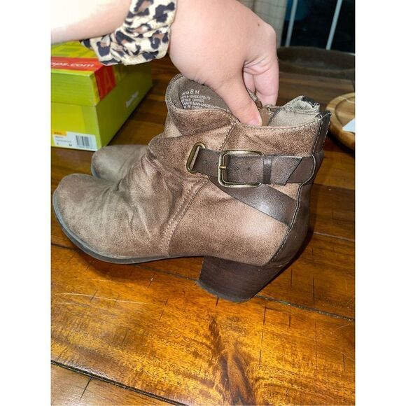 BareTraps Rikita Taupe Zip Up Boots Women’s 8 - Picture 2 of 9